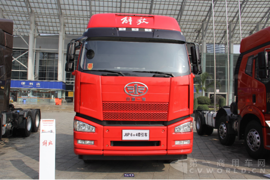 解放J6P 6×4牽引車，搭載錫柴13L 500馬力發(fā)動機.png