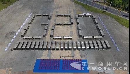 143輛宇通客車服務(wù)全國兩會，已接受北京市委領(lǐng)導(dǎo)檢閱2.jpg