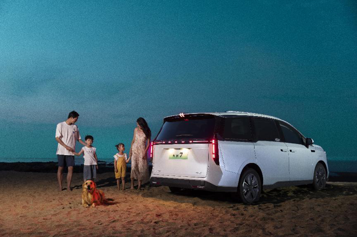 上汽大通MAXUS“大家庭豪華電動(dòng)MPV”大家7成都車展全球首發(fā)亮相9.png