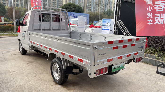 適合年輕人創(chuàng)業(yè)的第一臺電動小貨車，開瑞小象青春版怎么樣？8.png