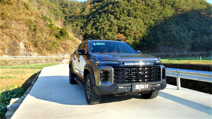 改-【第一商用車】13.68萬起售 2.0T+豪華內(nèi)飾+全能底盤 星際皮卡試駕體驗如何？471.png