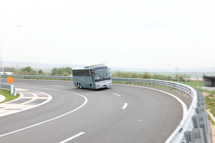 近日，曼恩商用車正式發(fā)布旗下首款純電長(zhǎng)途客車Lion's Coach E。