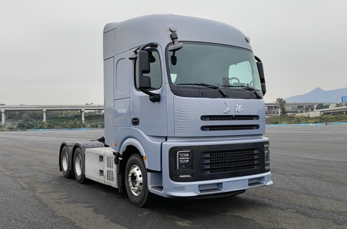 長(zhǎng)征混動(dòng)牽引車.jpg