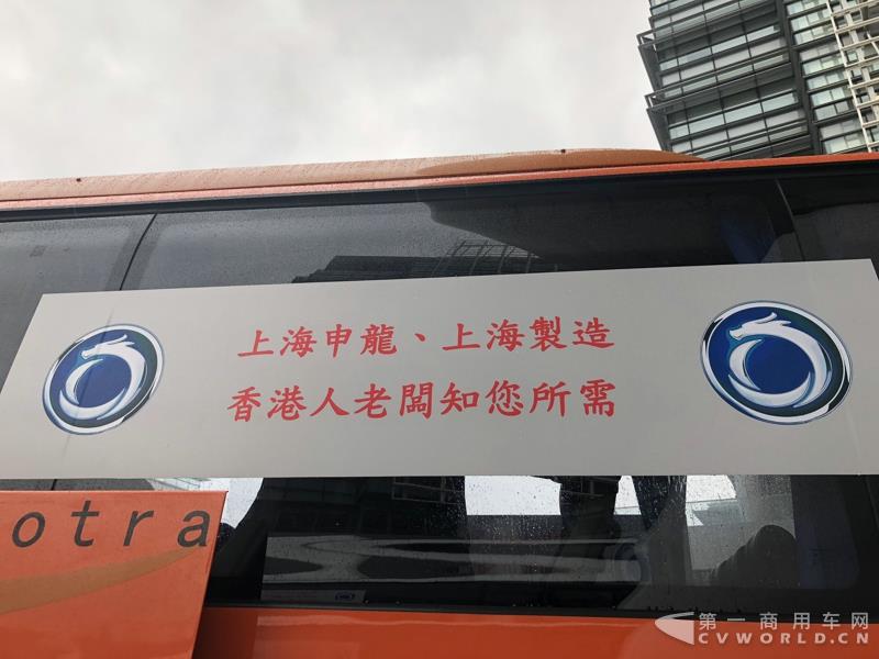 申龍SLK6116HKB歐六柴油客車，全部采用奔馳底盤