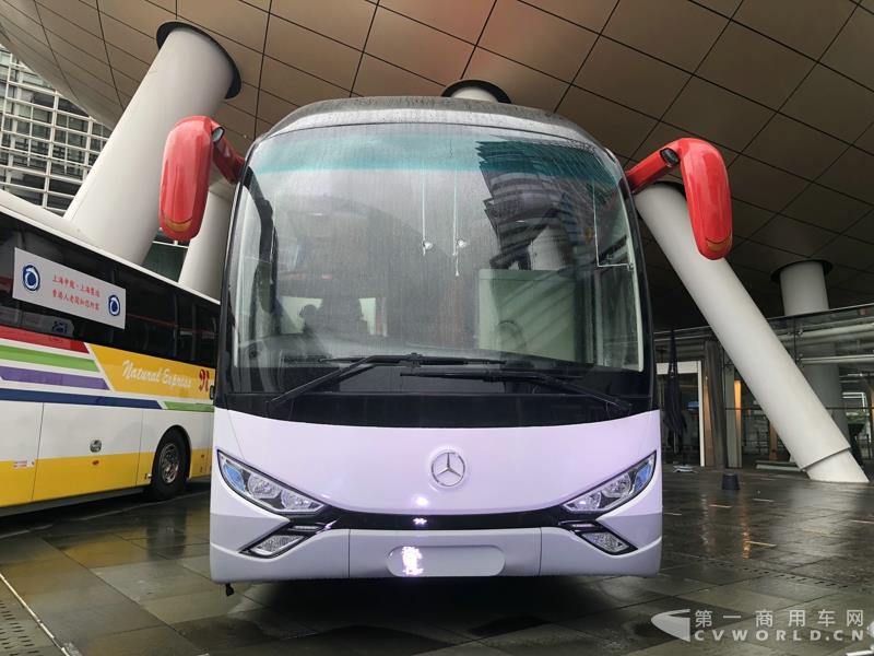 申龍SLK6116HKB歐六柴油客車，全部采用奔馳底盤