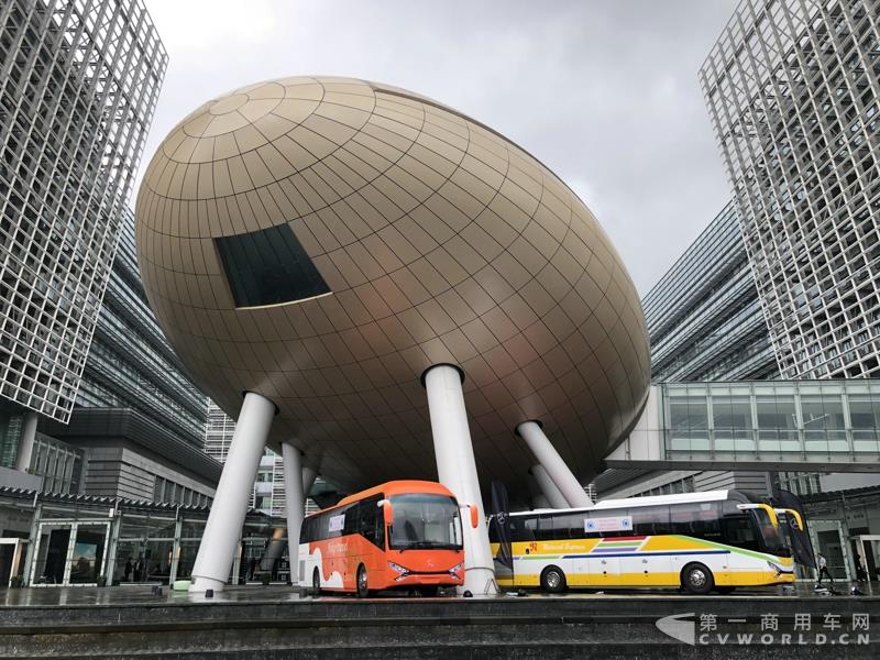 申龍SLK6116HKB歐六柴油客車，全部采用奔馳底盤