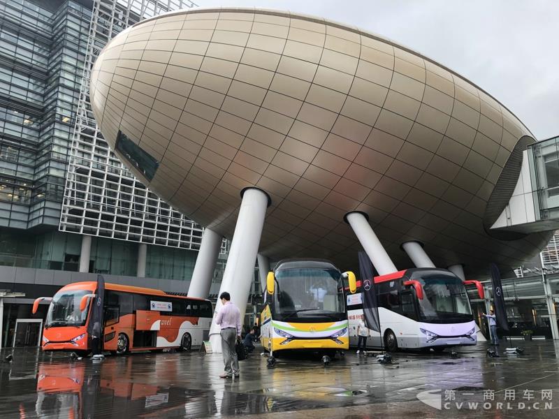 申龍SLK6116HKB歐六柴油客車，全部采用奔馳底盤