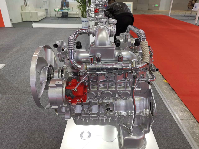 五十鈴JE493輕型發(fā)動機，排量2.771升