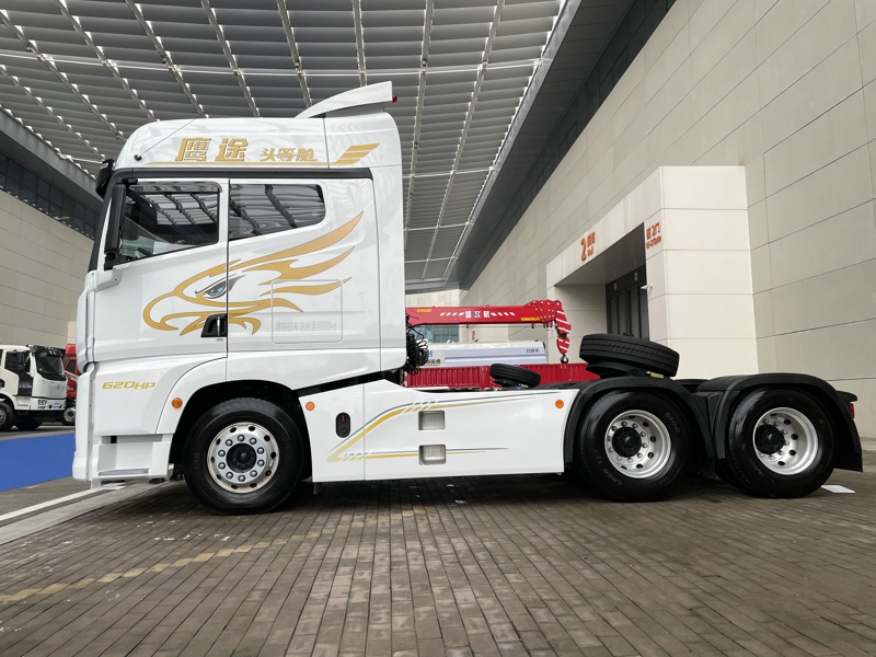 解放鷹途頭等艙牽引車，620馬力